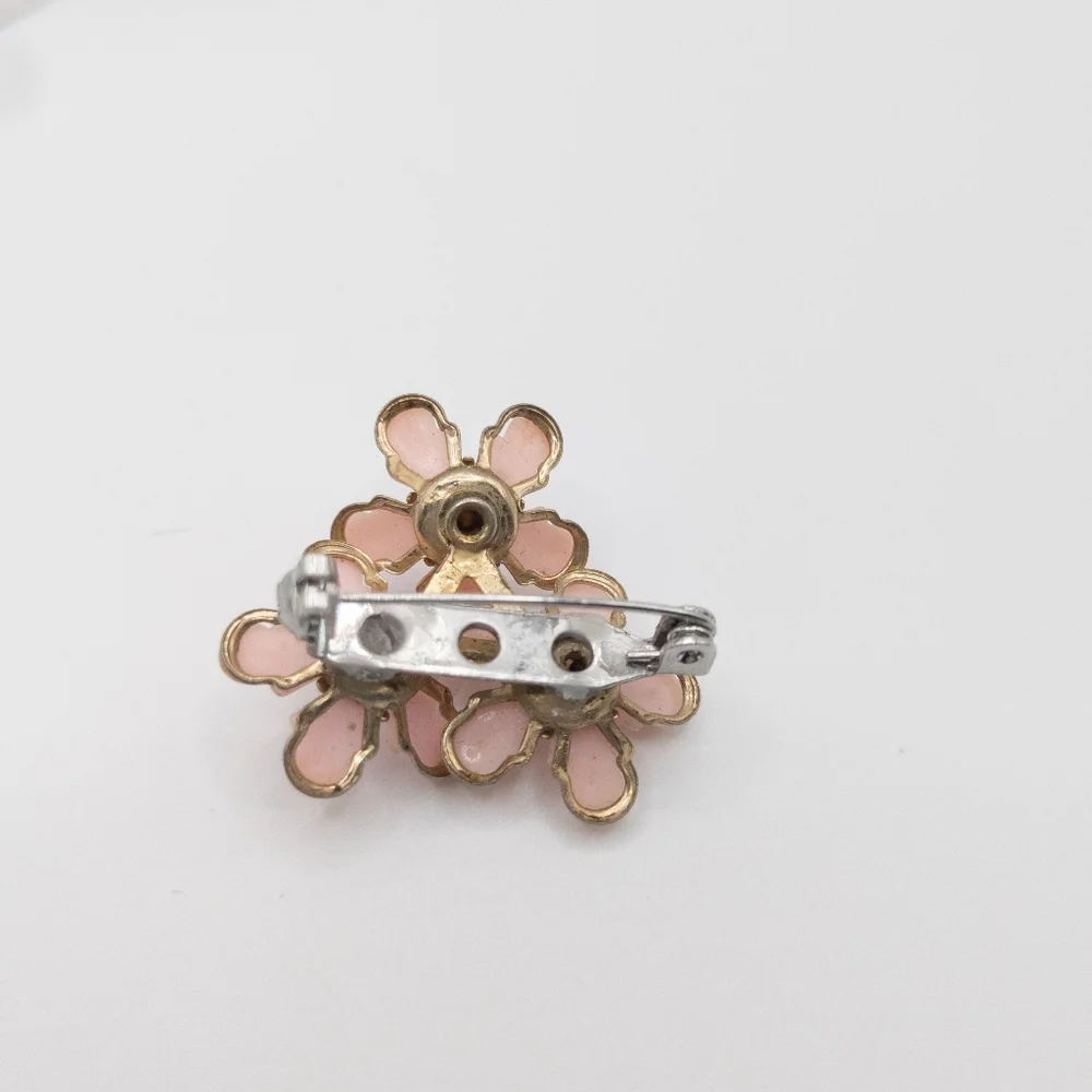 Retro Necklace, Earrings, and Brooch In Beautiful Pastel Pink Feminine Cottage - Picture 5 of 5